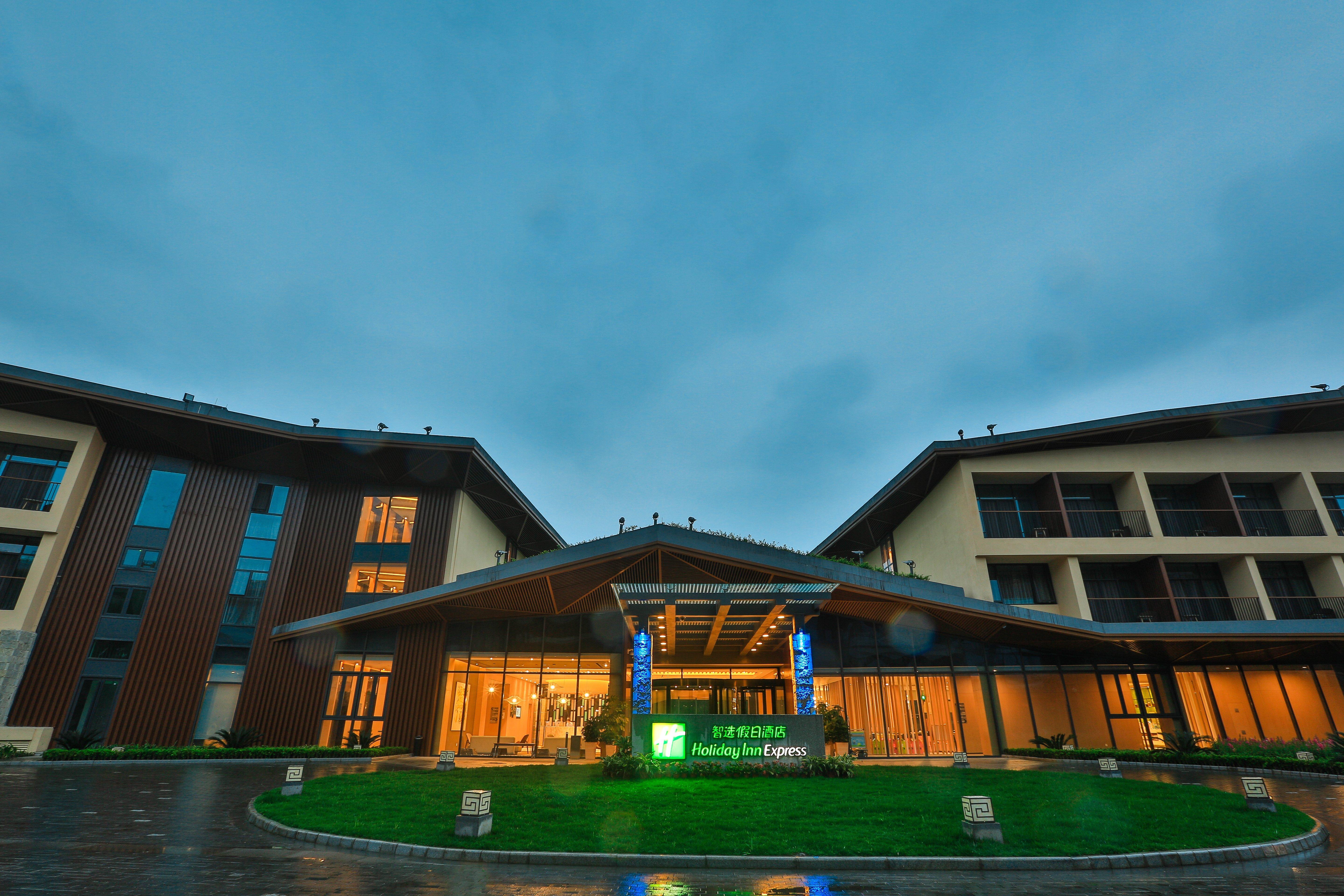 Holiday Inn Express Emei Mountain By Ihg Emeishan Eksteriør bilde