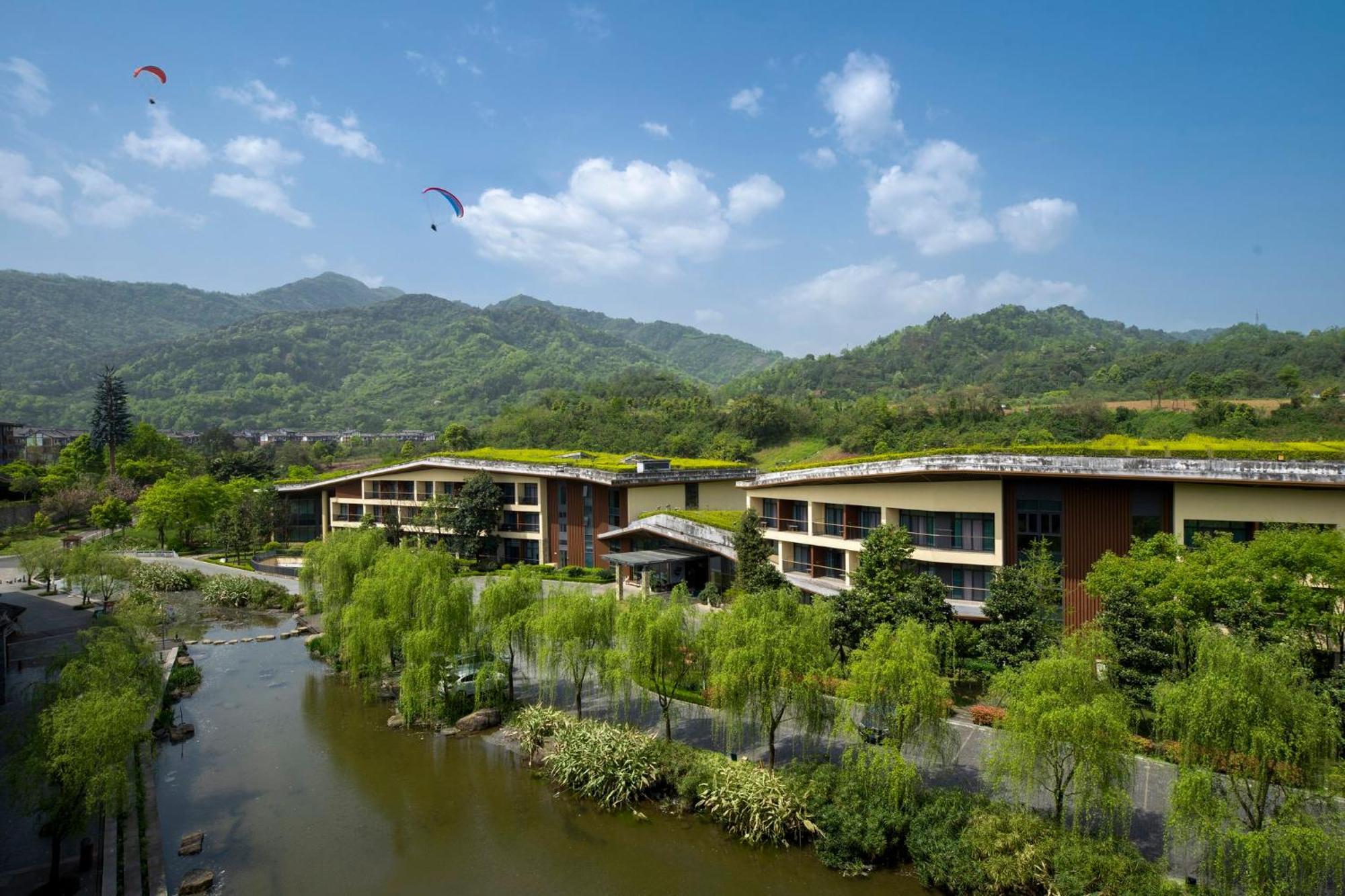 Holiday Inn Express Emei Mountain By Ihg Emeishan Eksteriør bilde